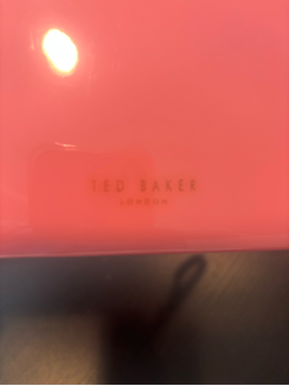Ted Baker NWOT Gloss Pink Patent Envelope Clutch with Bow - Picture 5 of 8